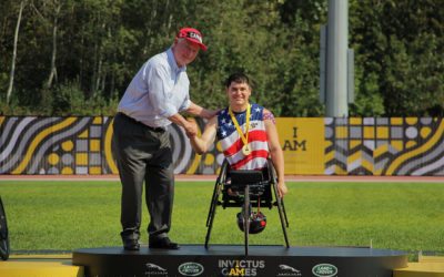 L’Américain Ivan Sears gagne trois médailles d’or aux courses masculines en fauteuil roulant IT4